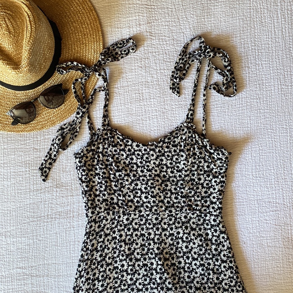 LuLu’s B&W Floral Mini Dress - tie straps - ruffle hem - Size XS - Picture 5 of 10